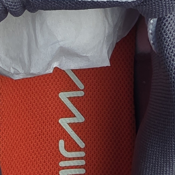 NIKE AIR MAX 200 SE|Summit White/Vast Grey/Gold|Mens 8.5 AT8507-100|Original Box - Picture 6 of 7